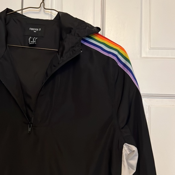 Forever 21 Pullover - Picture 3 of 10